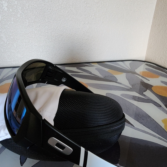 Oakley Cowboy Sunglasses - Picture 3 of 7